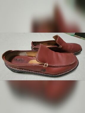 Women's Slip-On Born Leather Loafers in Red Size 7M